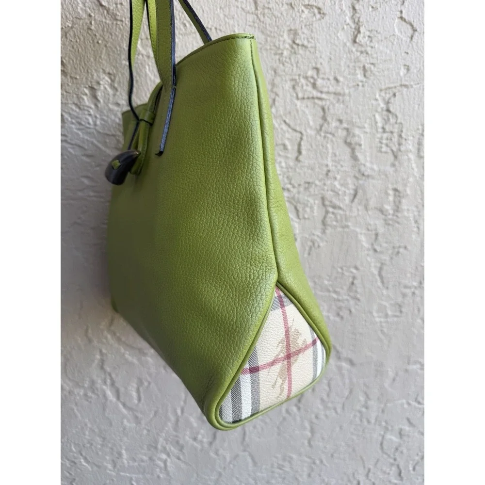 Vintage Green Burberry London Shark Tooth Clasp Tote Pebbled Leather - Picture 2 of 11